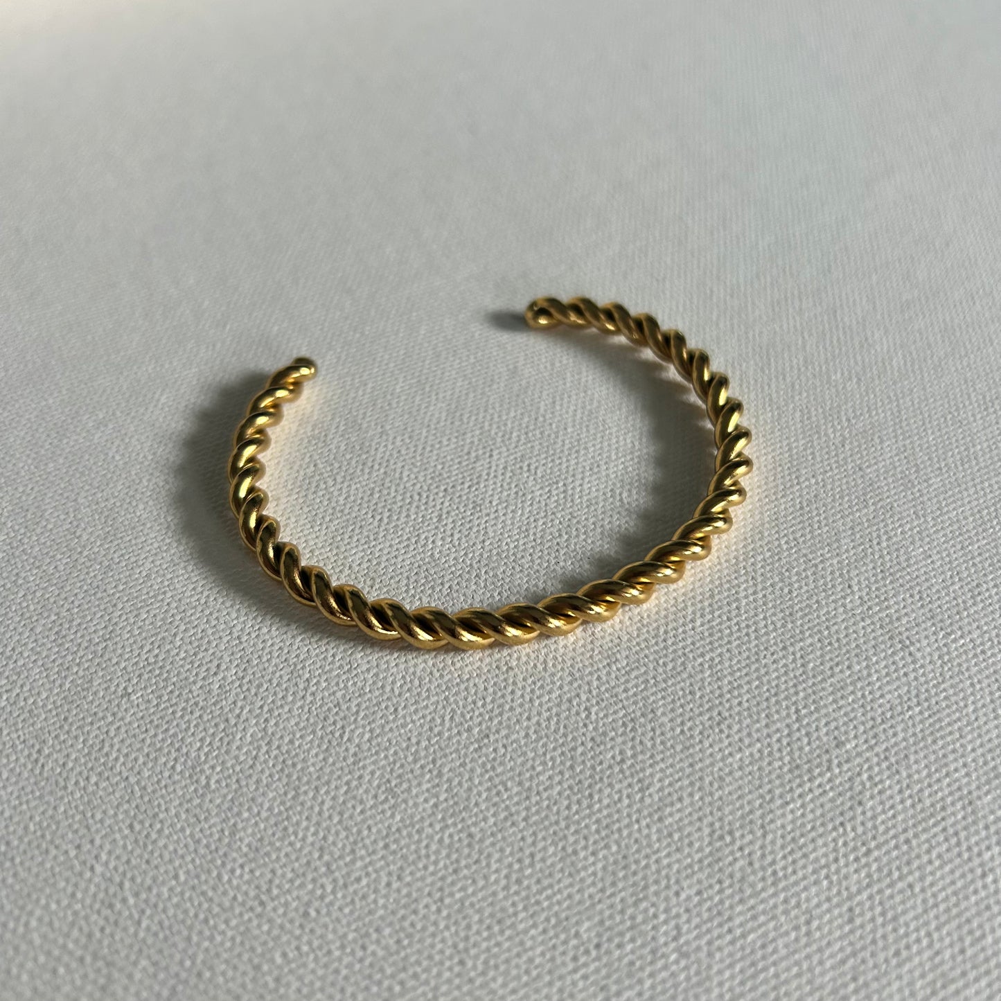 Aleksija Spiral Bangle | Gold/ Silver